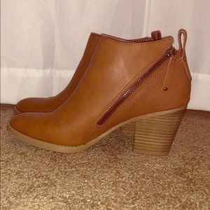 Tan Chelsea Boots Size 8.5